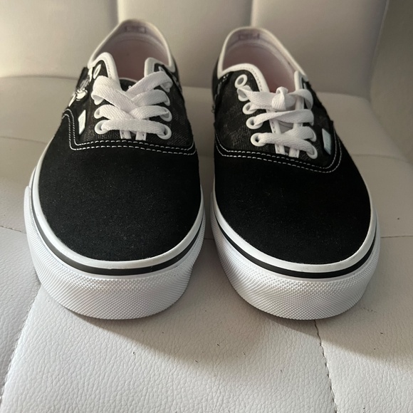 Vans Disney 100 - Picture 2 of 10
